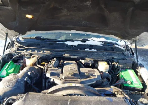 2017 Ram 2500 Laramie 4X4 6'4 Box z USA, uszkodzony, nr VIN 3C6UR5FL4HG647795